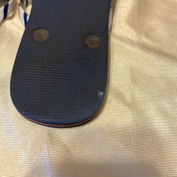 Vera Bradley Turtle Design Flip Flops - Picture 4 of 4